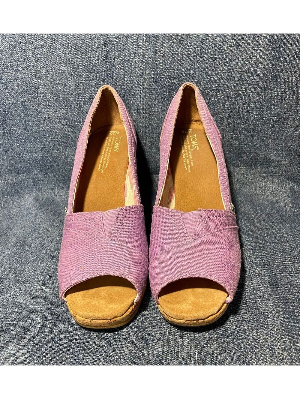 Tom's Essential Wedge 10 light purple canvas cork wedge lightly worn 3 1/2 heel